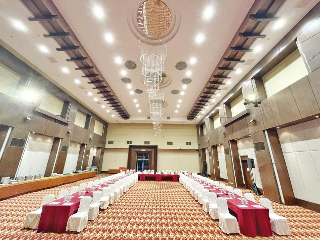 The Avenue M Hotel Johor Bahru Exterior photo