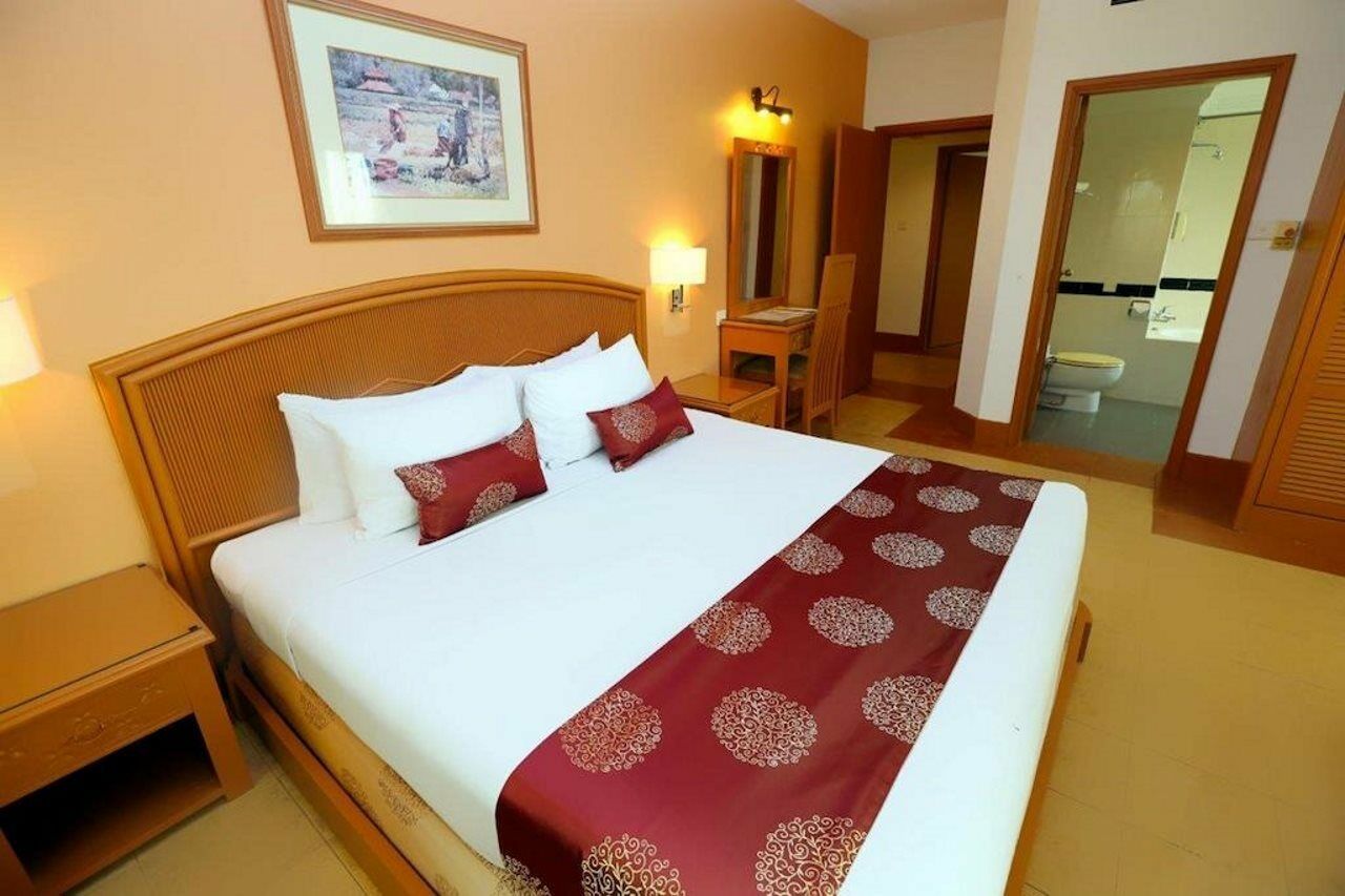 The Avenue M Hotel Johor Bahru Exterior photo